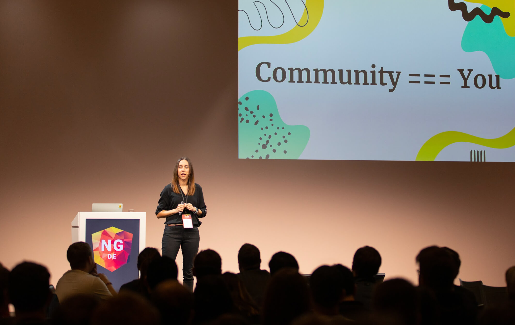 Ana Cidre hält ihren Talk auf der NG-DE Conference